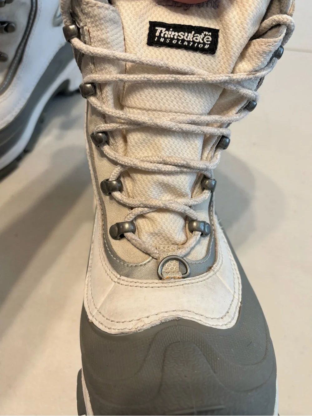 Columbia Winter Boots in Light Gray and White 6.5